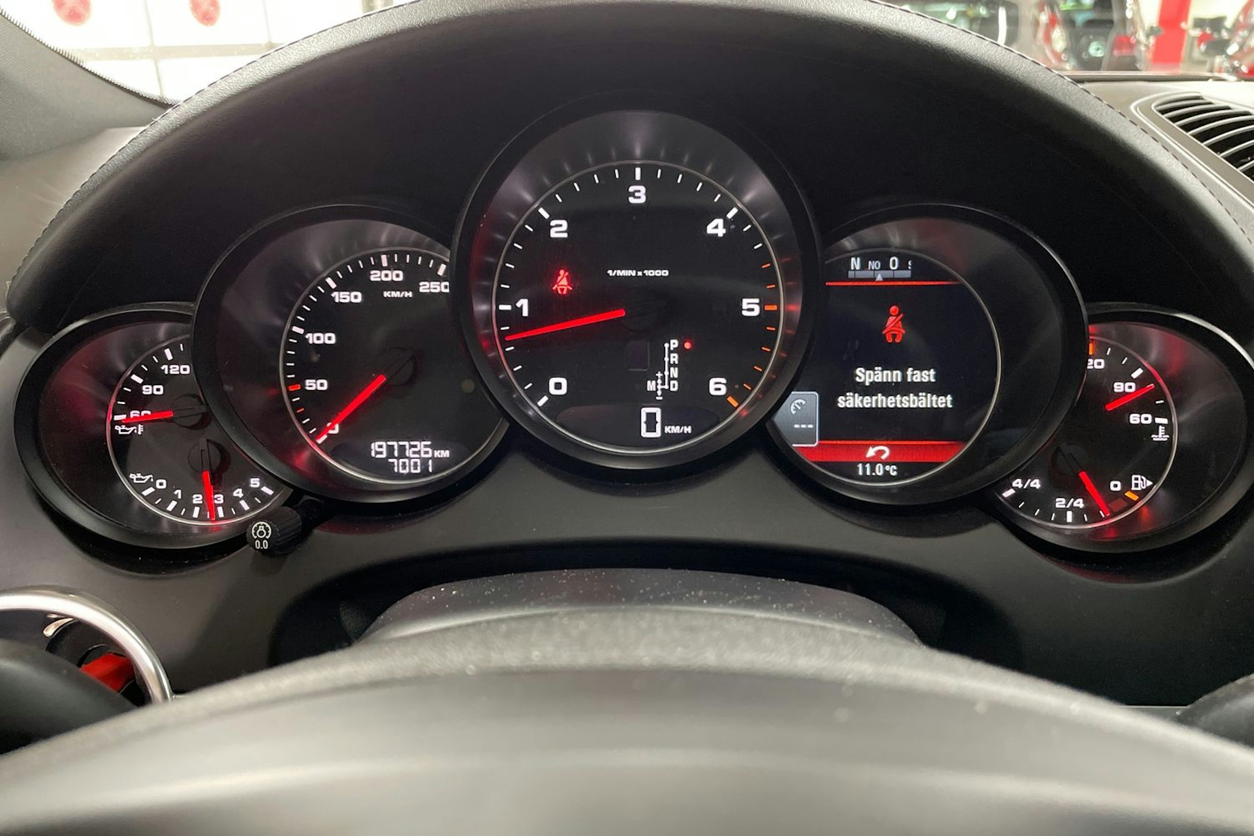 Ruskea (beige) Porsche Cayenne 2012 kuva 18.