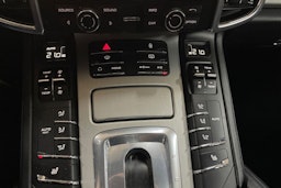 Ruskea (beige) Porsche Cayenne 2012 kuva 21.
