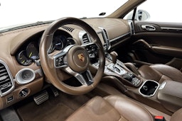 Valkoinen Porsche Cayenne 2014 kuva 6.