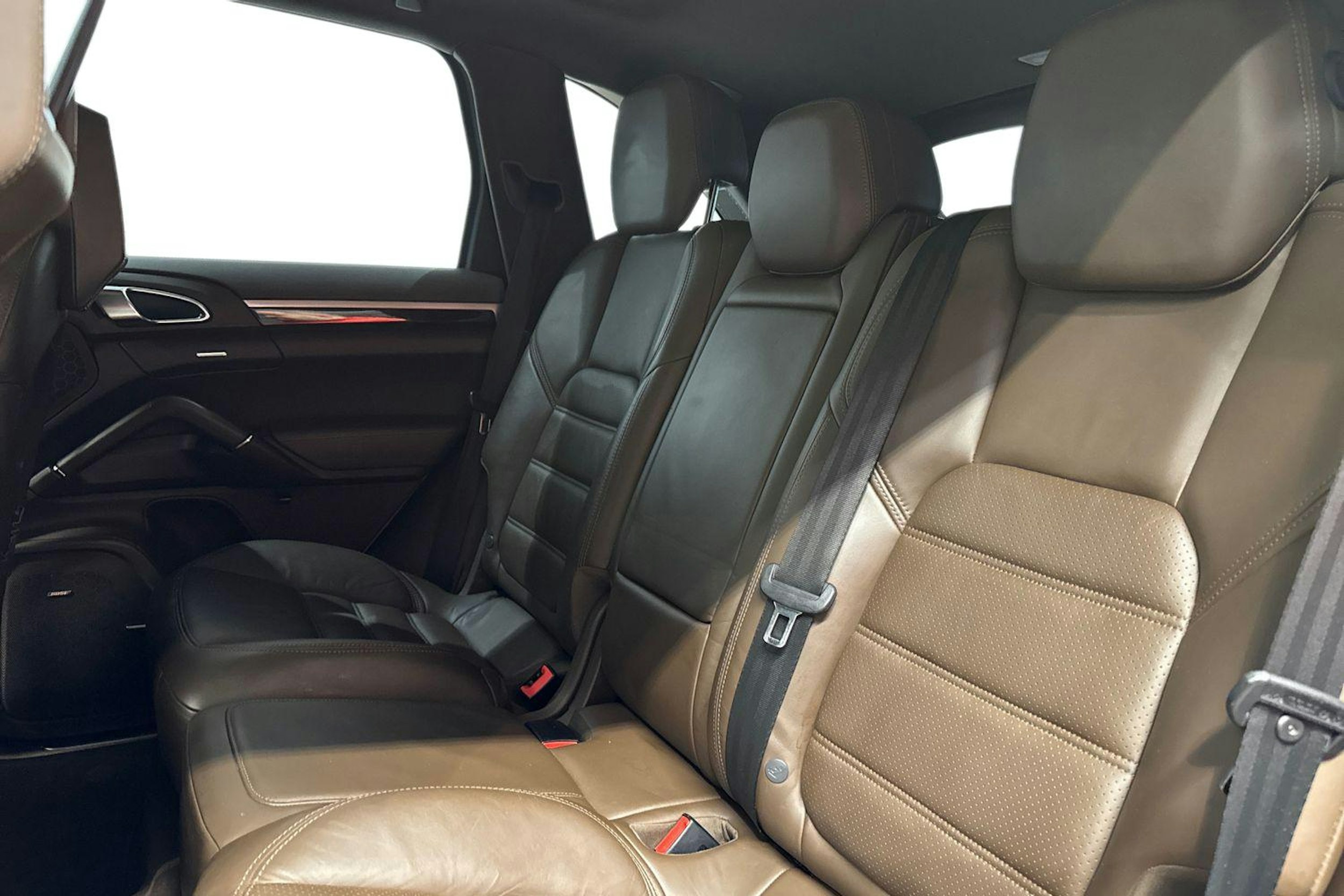 Valkoinen Porsche Cayenne 2014 kuva 8.