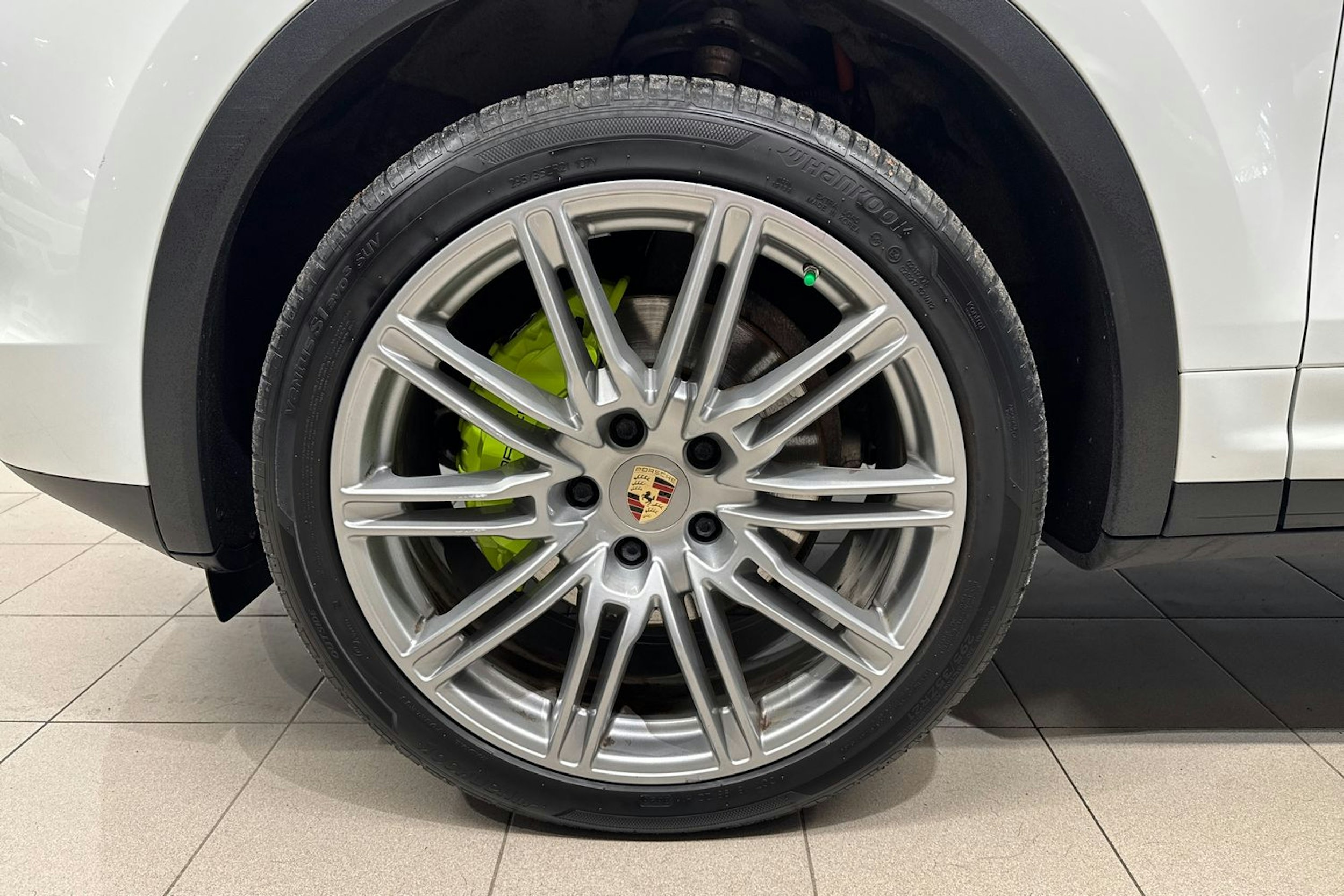 Valkoinen Porsche Cayenne 2014 kuva 10.