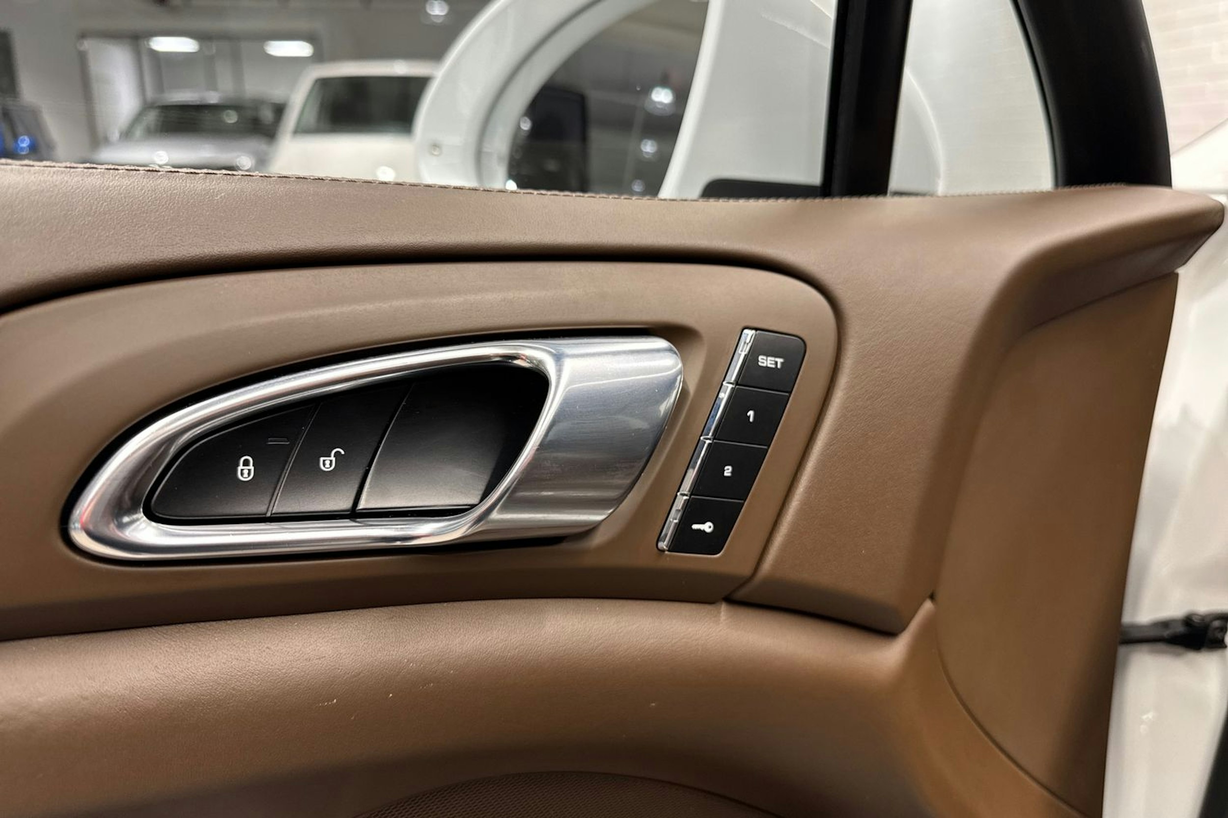 Valkoinen Porsche Cayenne 2014 kuva 15.