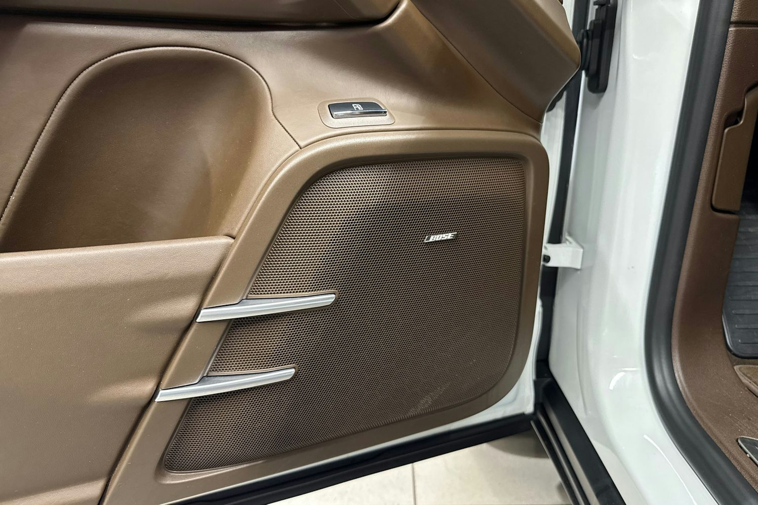 Valkoinen Porsche Cayenne 2014 kuva 16.