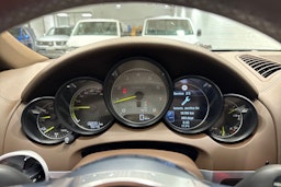 Valkoinen Porsche Cayenne 2014 kuva 18.