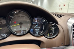 Valkoinen Porsche Cayenne 2014 kuva 21.