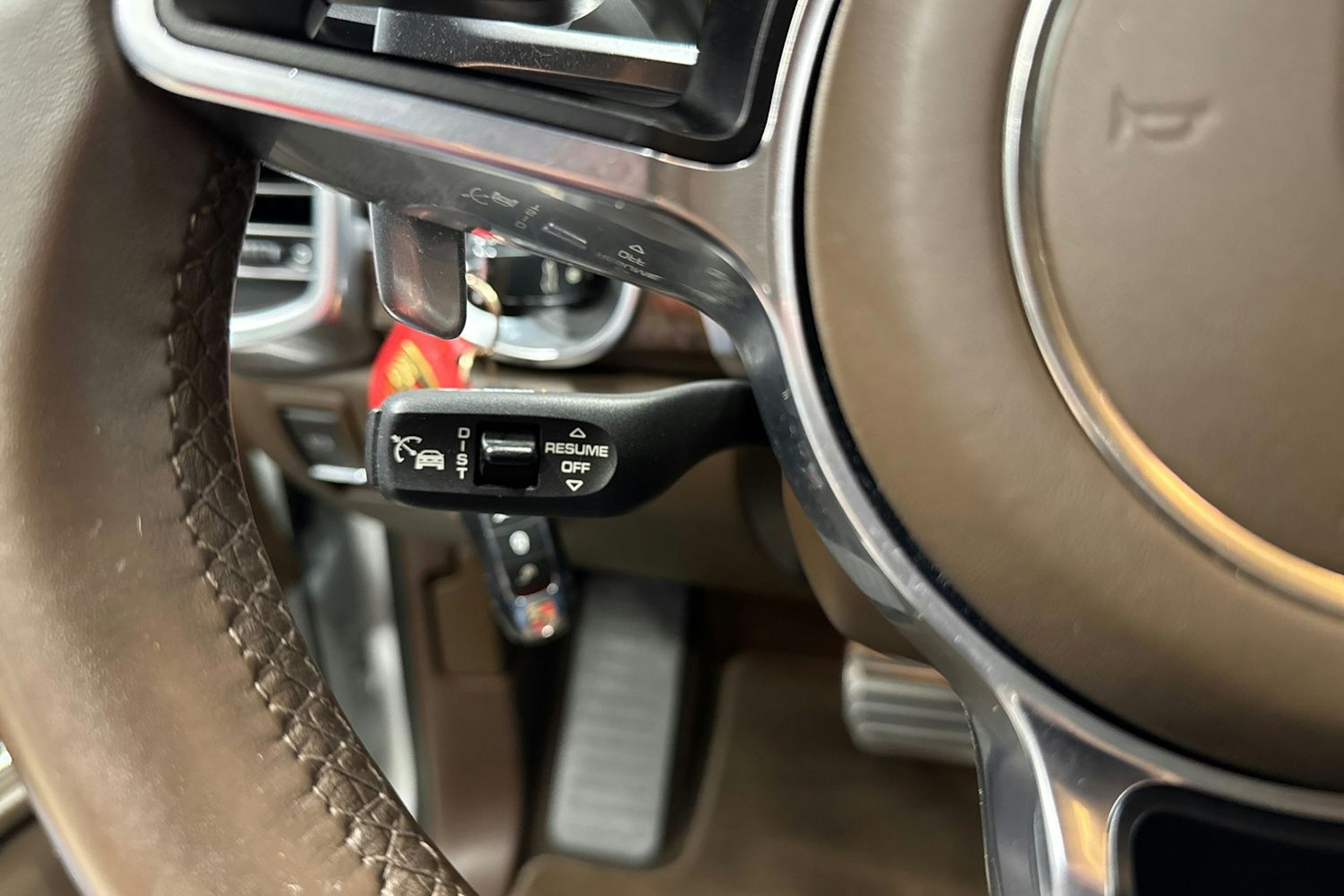 Valkoinen Porsche Cayenne 2014 kuva 22.