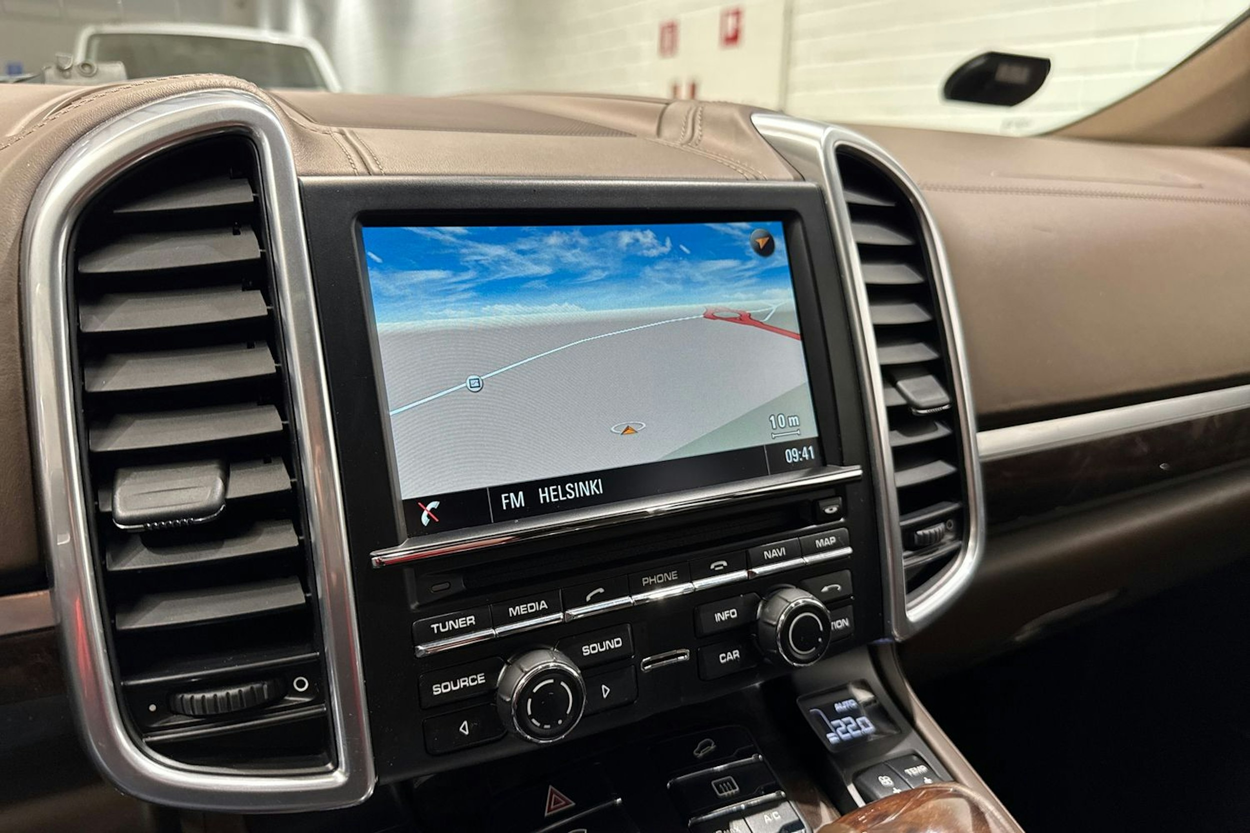 Valkoinen Porsche Cayenne 2014 kuva 23.