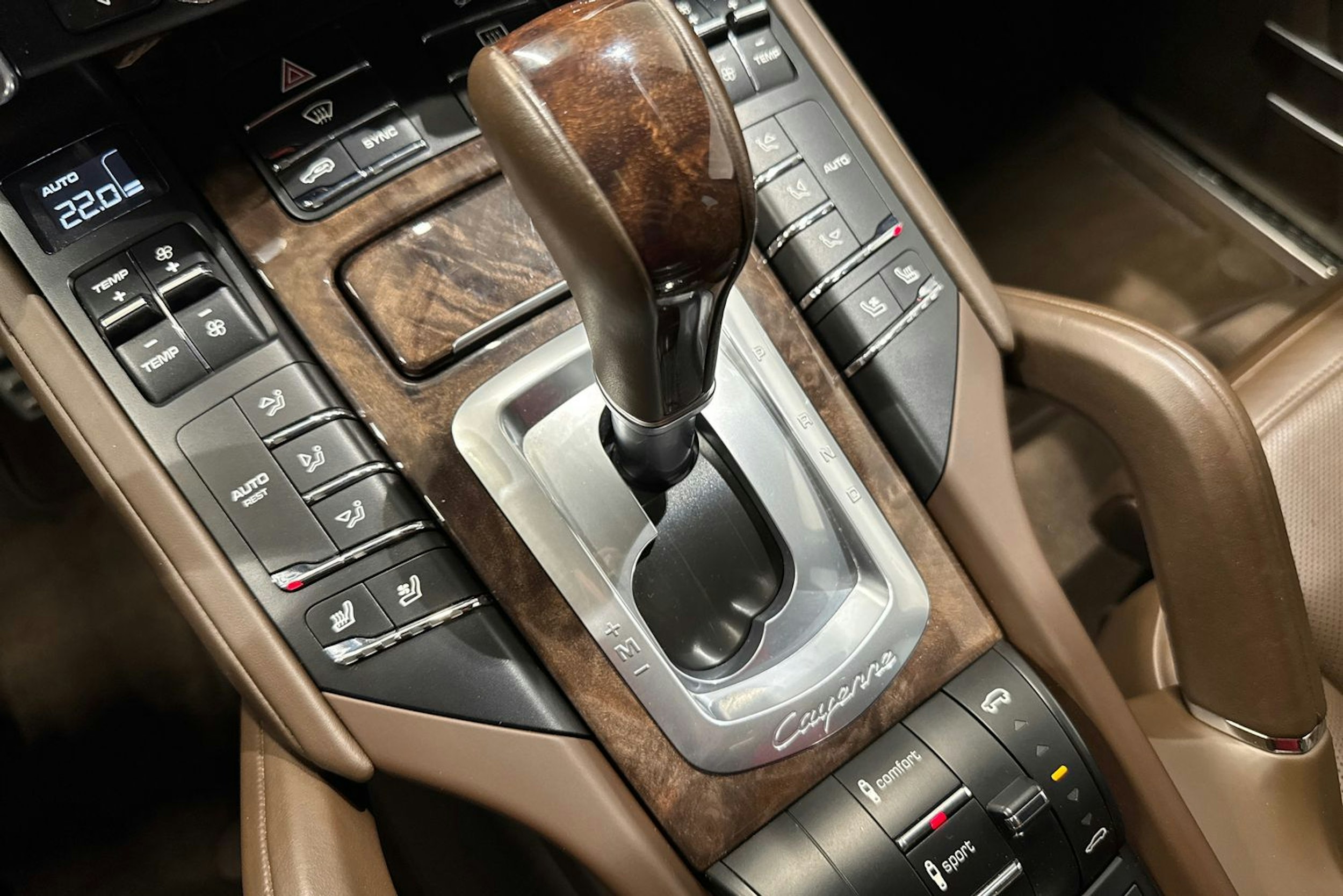Valkoinen Porsche Cayenne 2014 kuva 24.