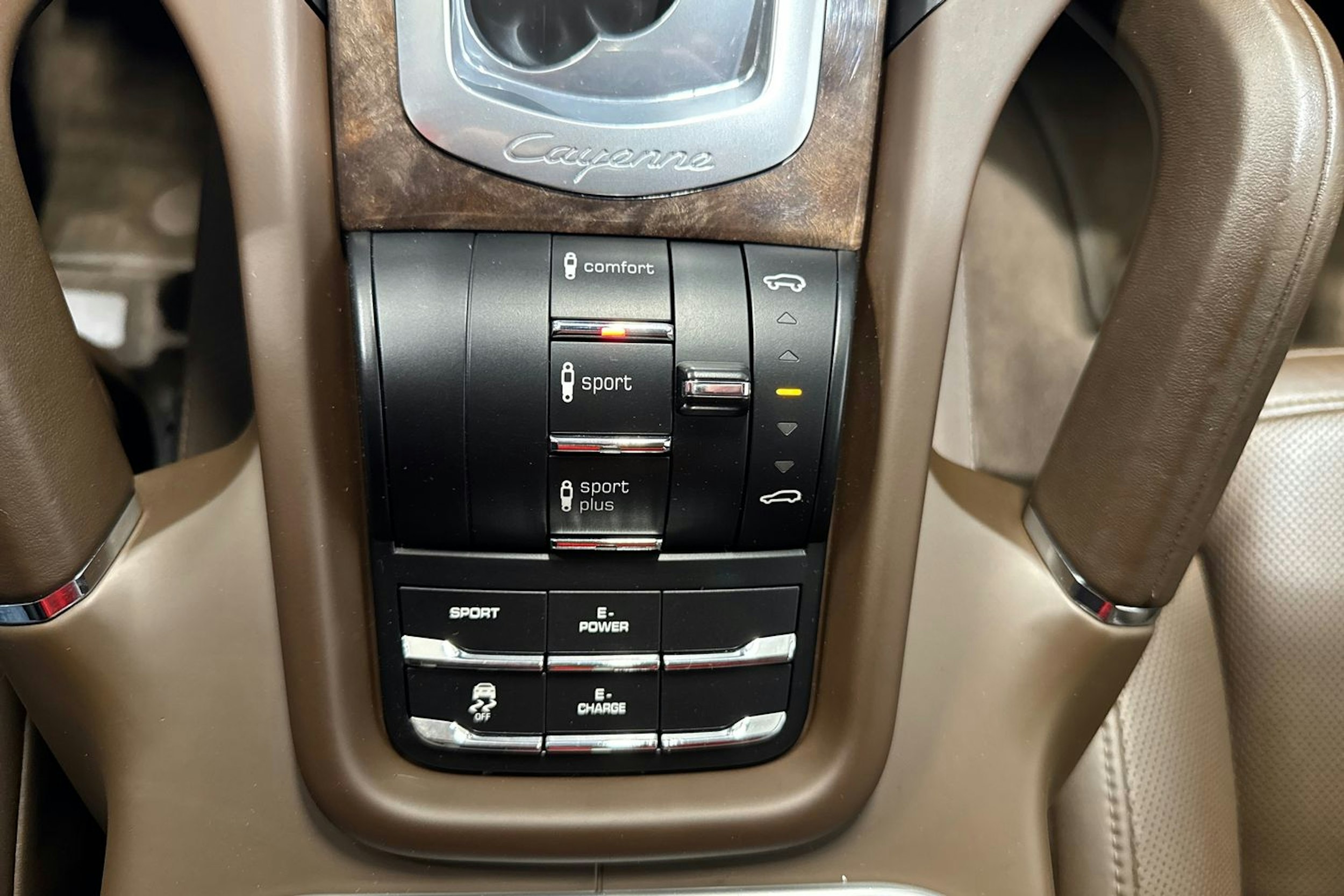 Valkoinen Porsche Cayenne 2014 kuva 25.