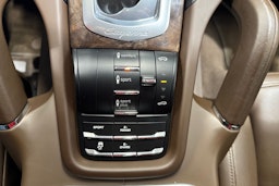 Valkoinen Porsche Cayenne 2014 kuva 25.