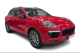 Punainen Porsche Cayenne 2014 kuva 1.