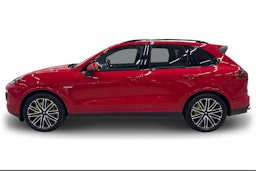 Punainen Porsche Cayenne 2014 kuva 5.