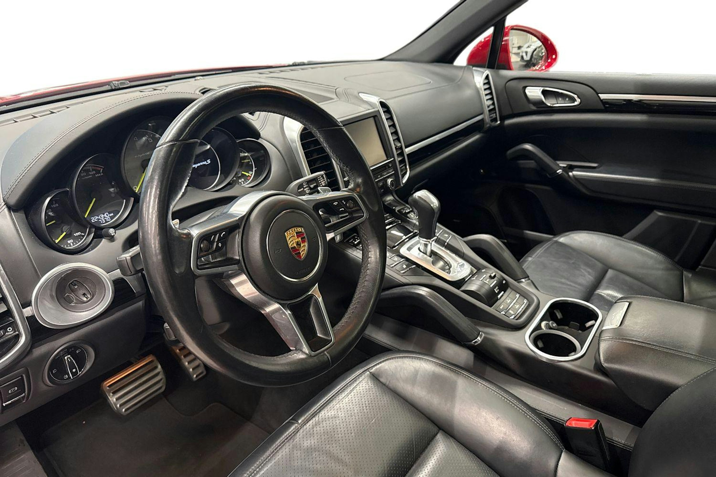 Punainen Porsche Cayenne 2014 kuva 6.