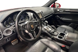 Punainen Porsche Cayenne 2014 kuva 6.