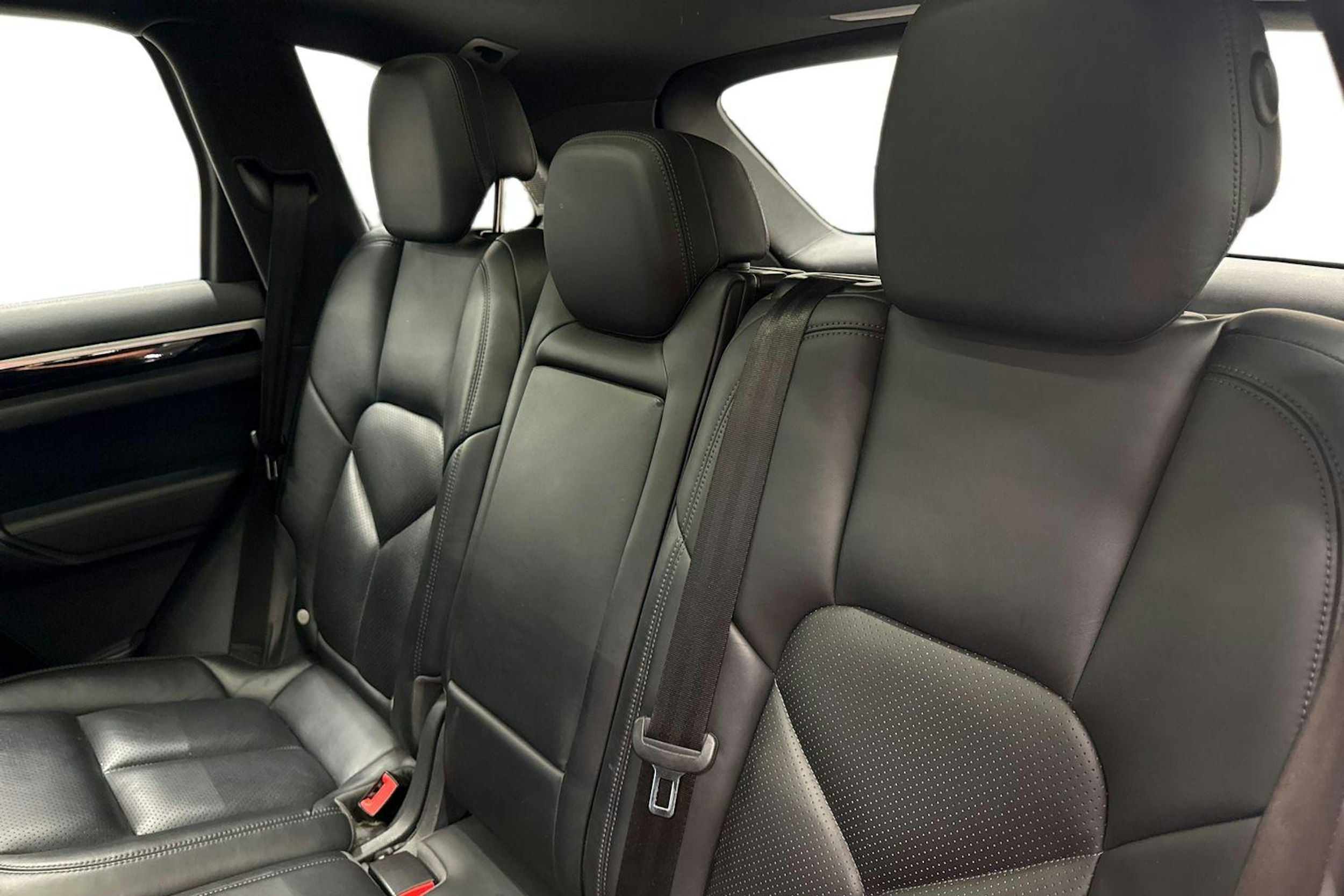 Punainen Porsche Cayenne 2014 kuva 8.