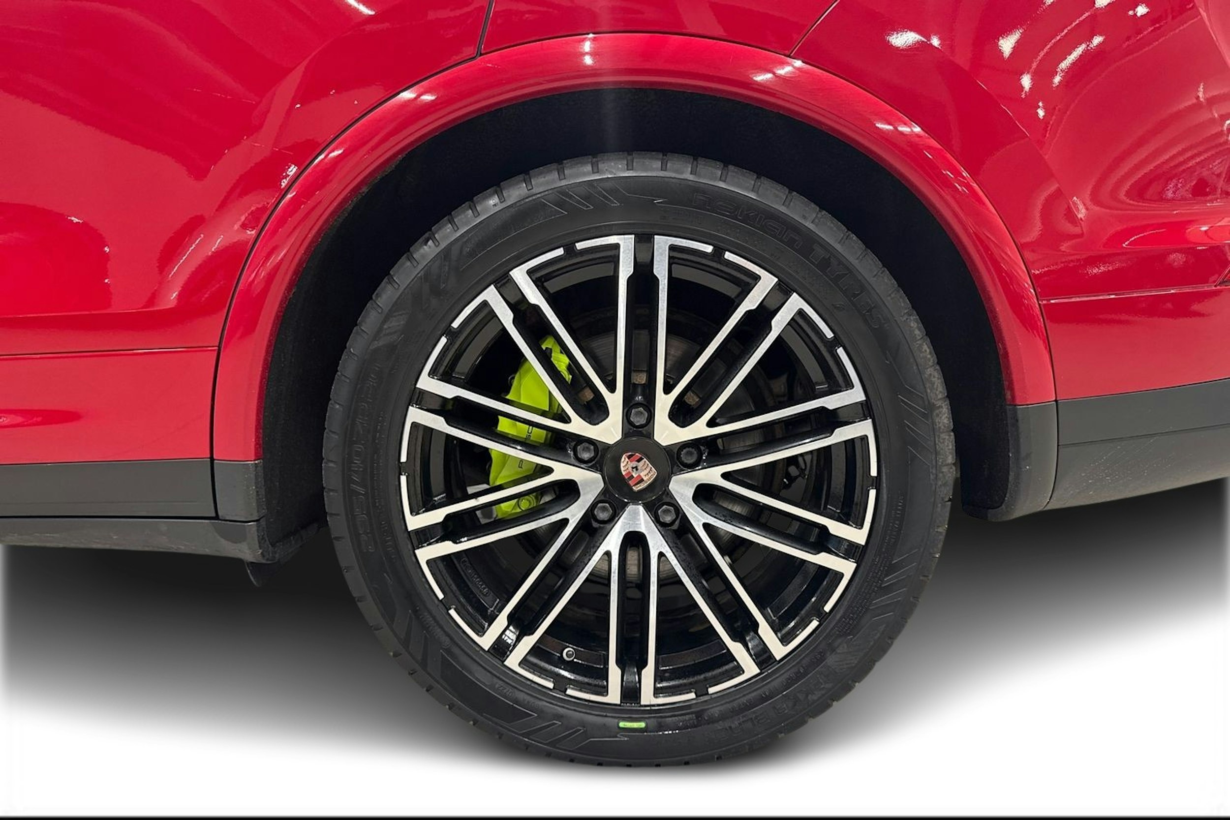 Punainen Porsche Cayenne 2014 kuva 9.