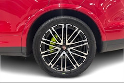 Punainen Porsche Cayenne 2014 kuva 9.