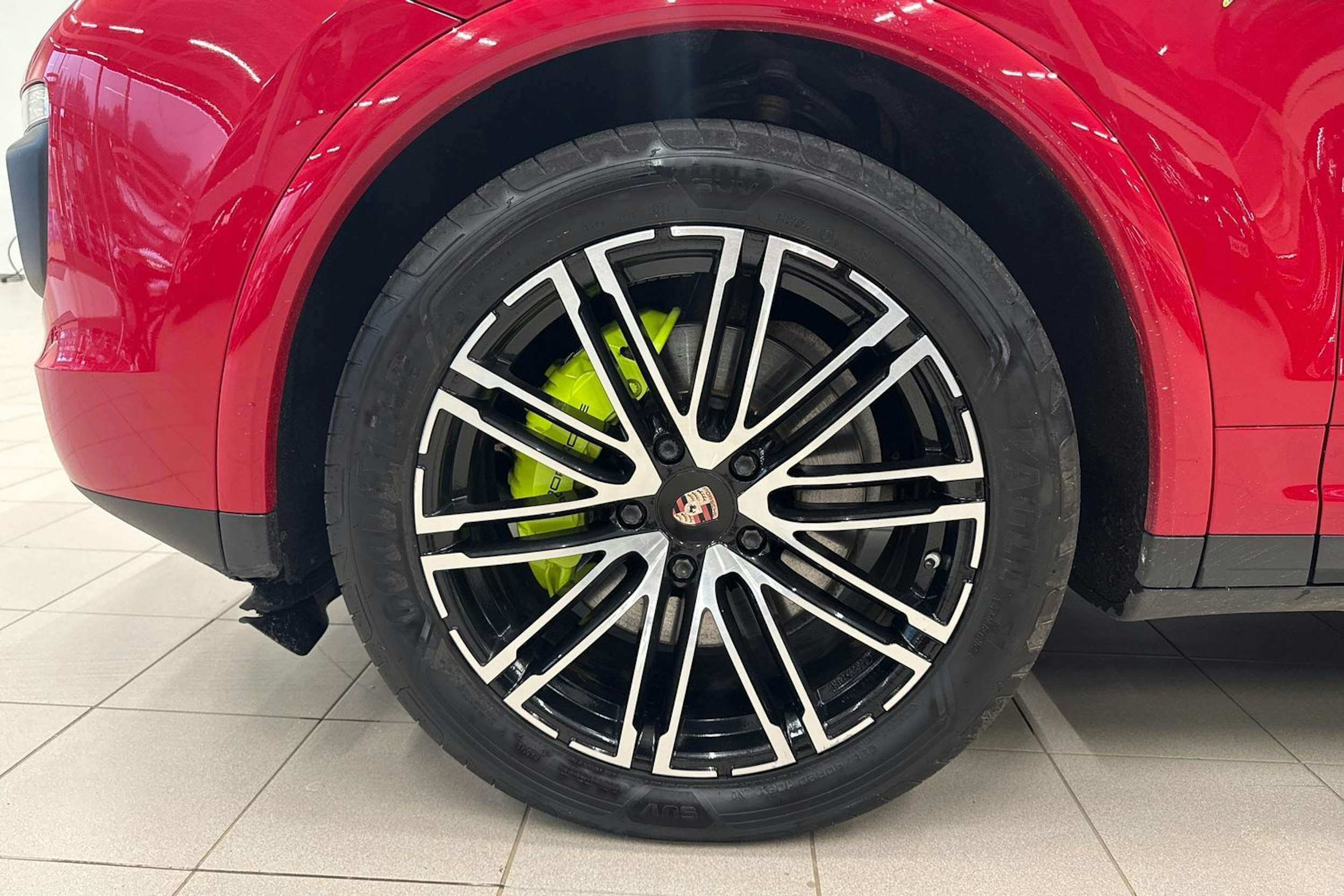 Punainen Porsche Cayenne 2014 kuva 10.