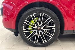 Punainen Porsche Cayenne 2014 kuva 10.