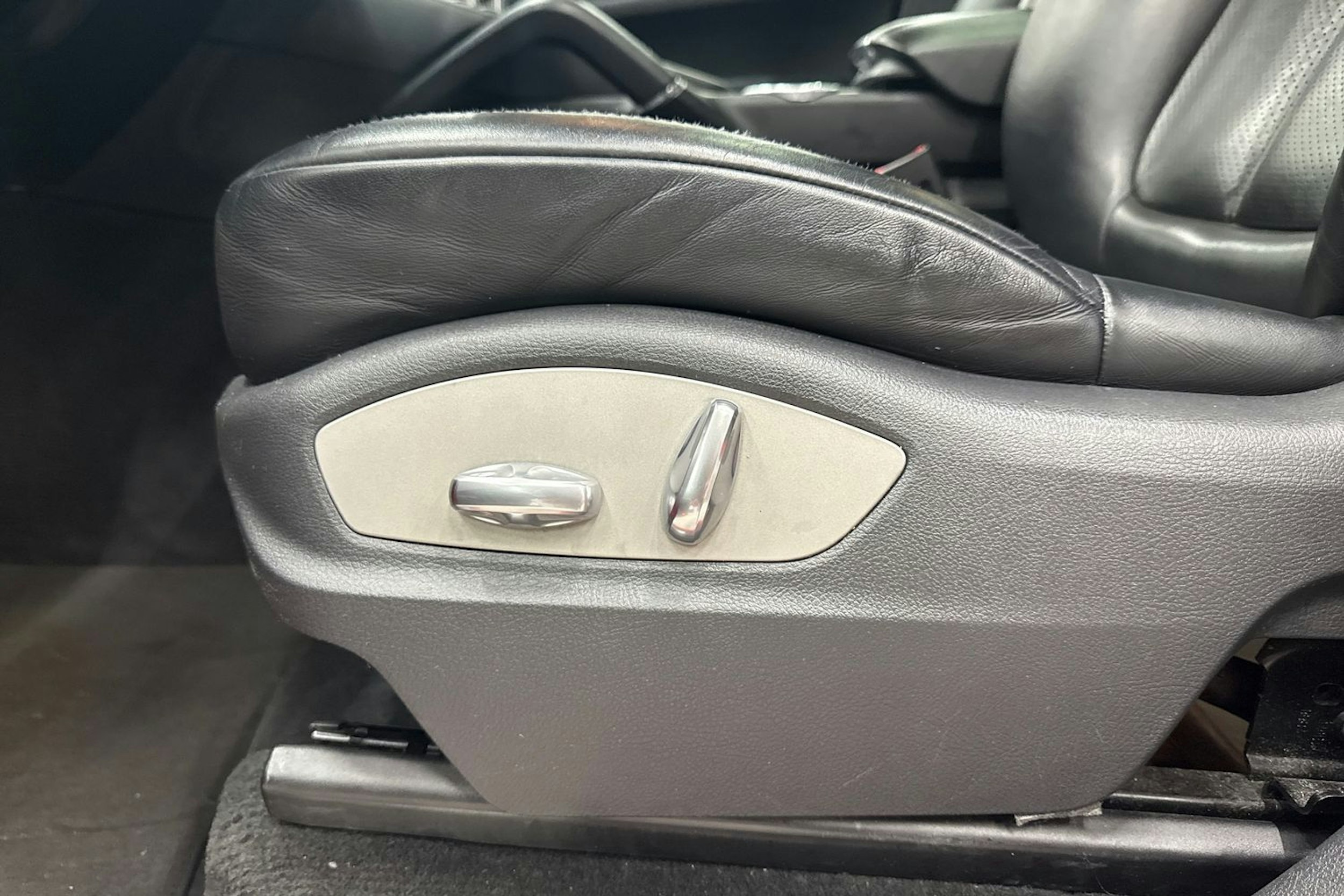 Punainen Porsche Cayenne 2014 kuva 12.