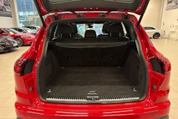 Punainen Porsche Cayenne 2014 kuva 15.