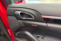 Punainen Porsche Cayenne 2014 kuva 20.