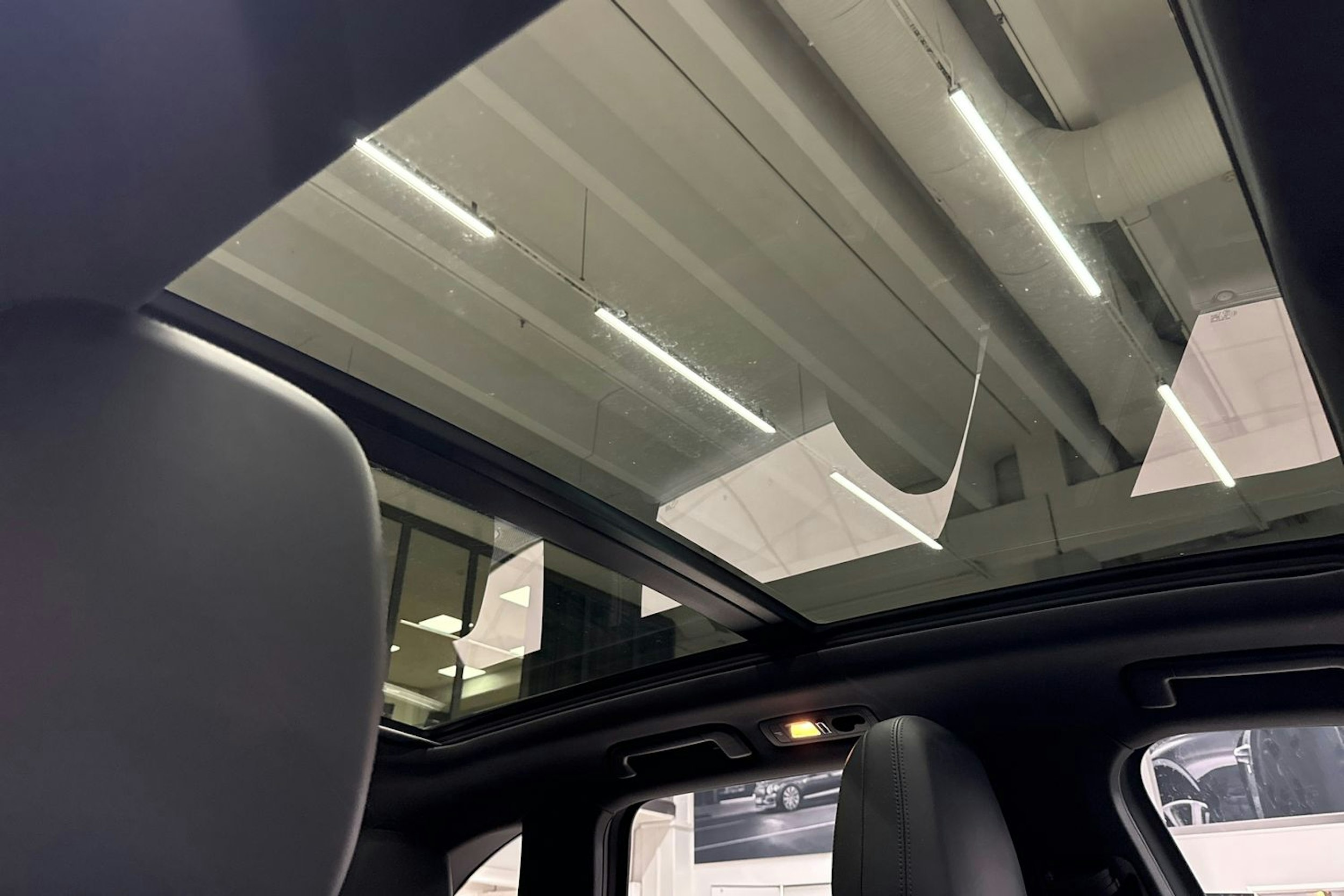 Punainen Porsche Cayenne 2014 kuva 23.