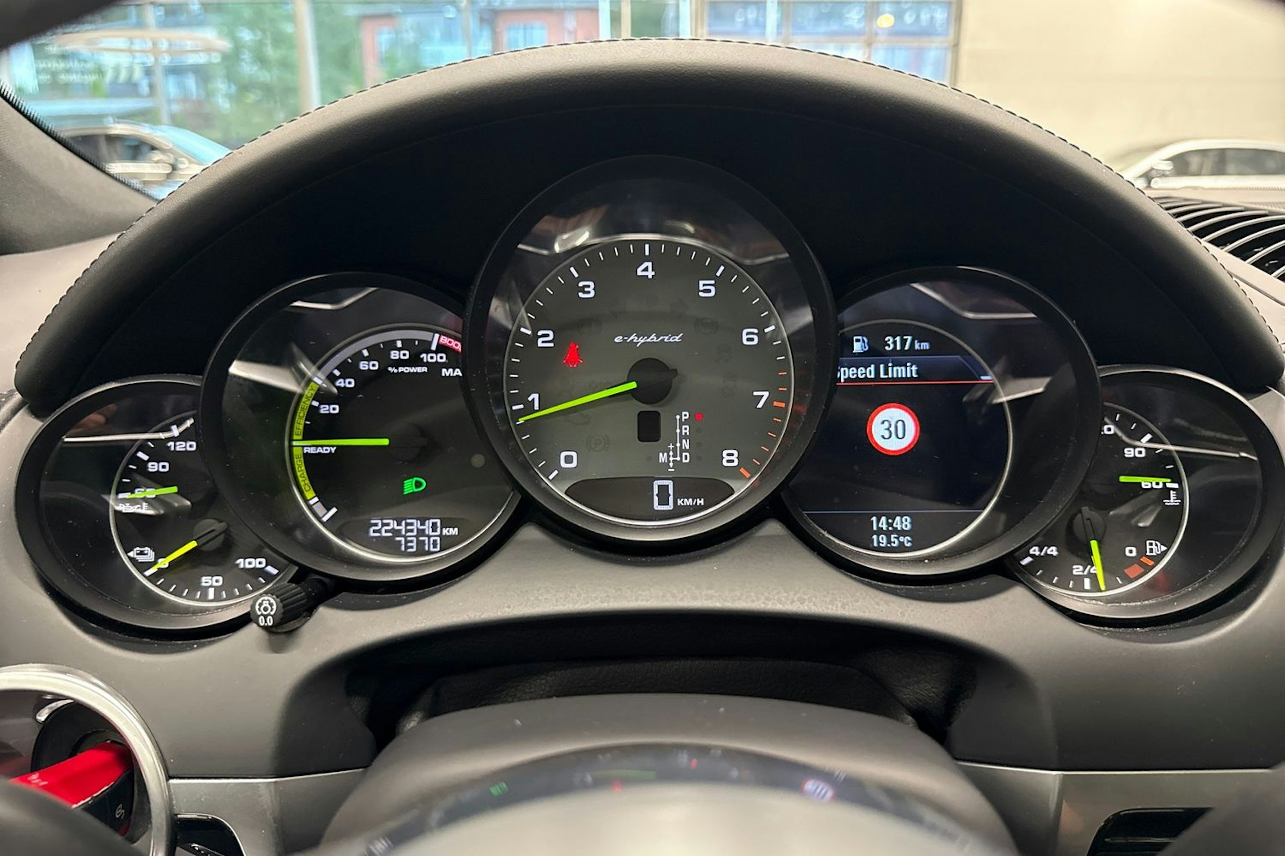 Punainen Porsche Cayenne 2014 kuva 25.