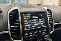 Punainen Porsche Cayenne 2014 kuva 26.