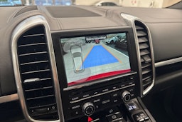 Punainen Porsche Cayenne 2014 kuva 28.