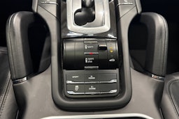 Punainen Porsche Cayenne 2014 kuva 29.