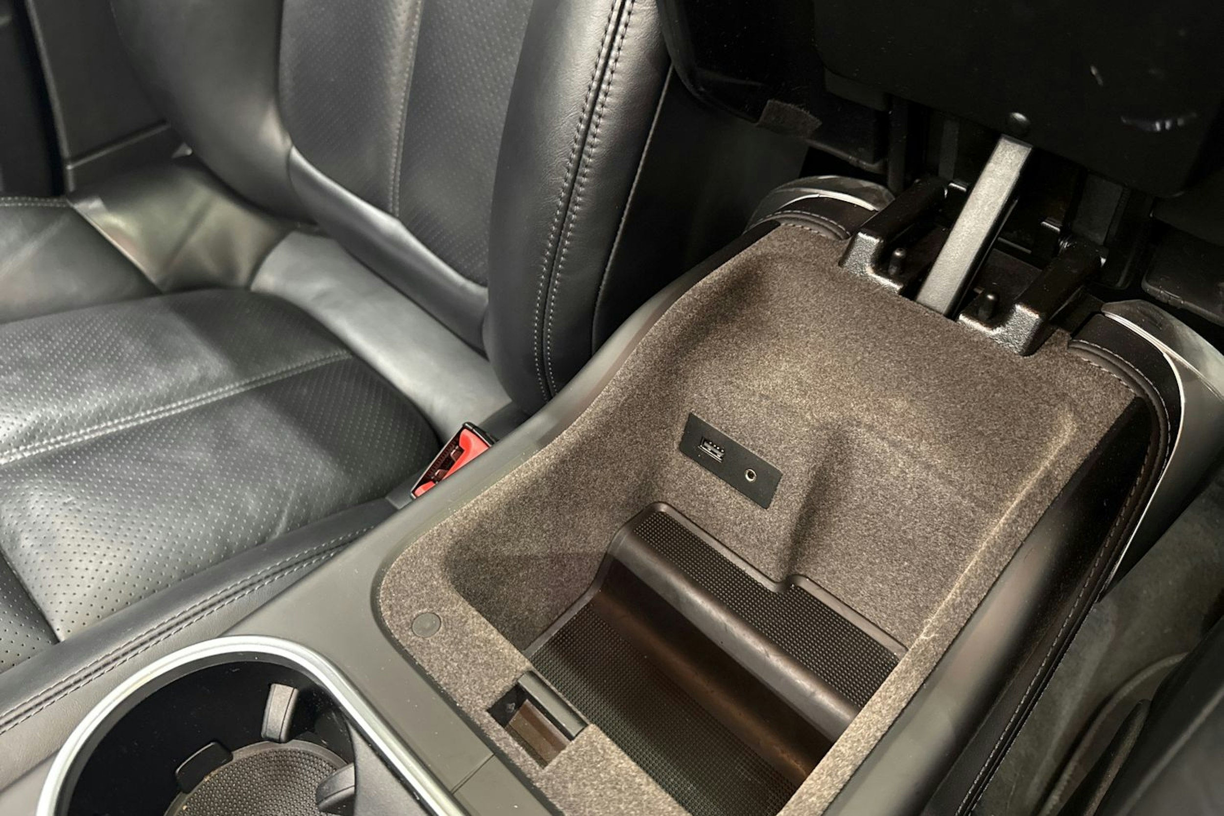 Punainen Porsche Cayenne 2014 kuva 30.