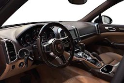 musta Porsche Cayenne 2015 kuva 6.