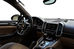 musta Porsche Cayenne 2015 kuva 7.