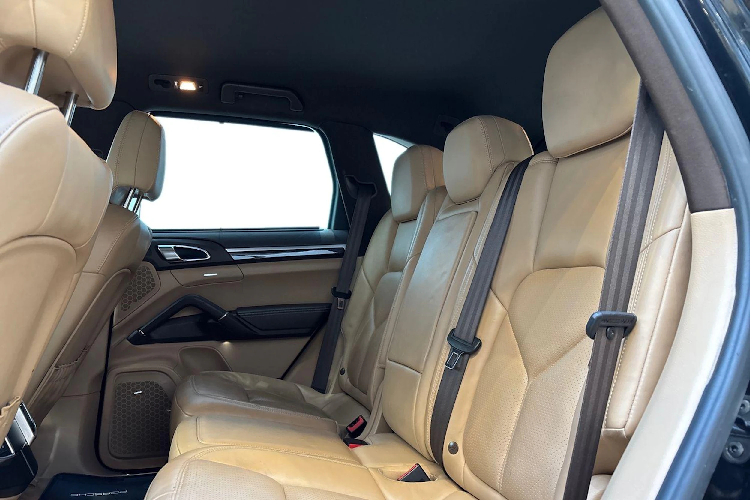 musta Porsche Cayenne 2015 kuva 8.