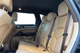 musta Porsche Cayenne 2015 kuva 8.