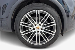 musta Porsche Cayenne 2015 kuva 9.