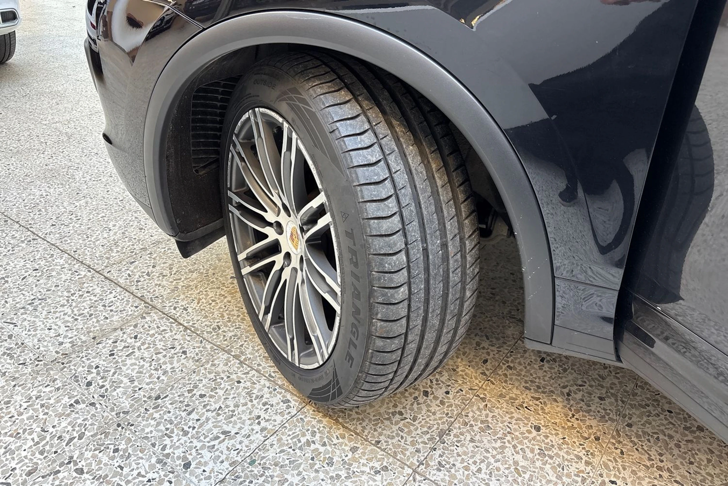 musta Porsche Cayenne 2015 kuva 10.