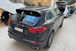 musta Porsche Cayenne 2015 kuva 11.