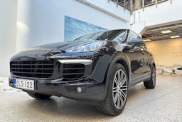 musta Porsche Cayenne 2015 kuva 16.