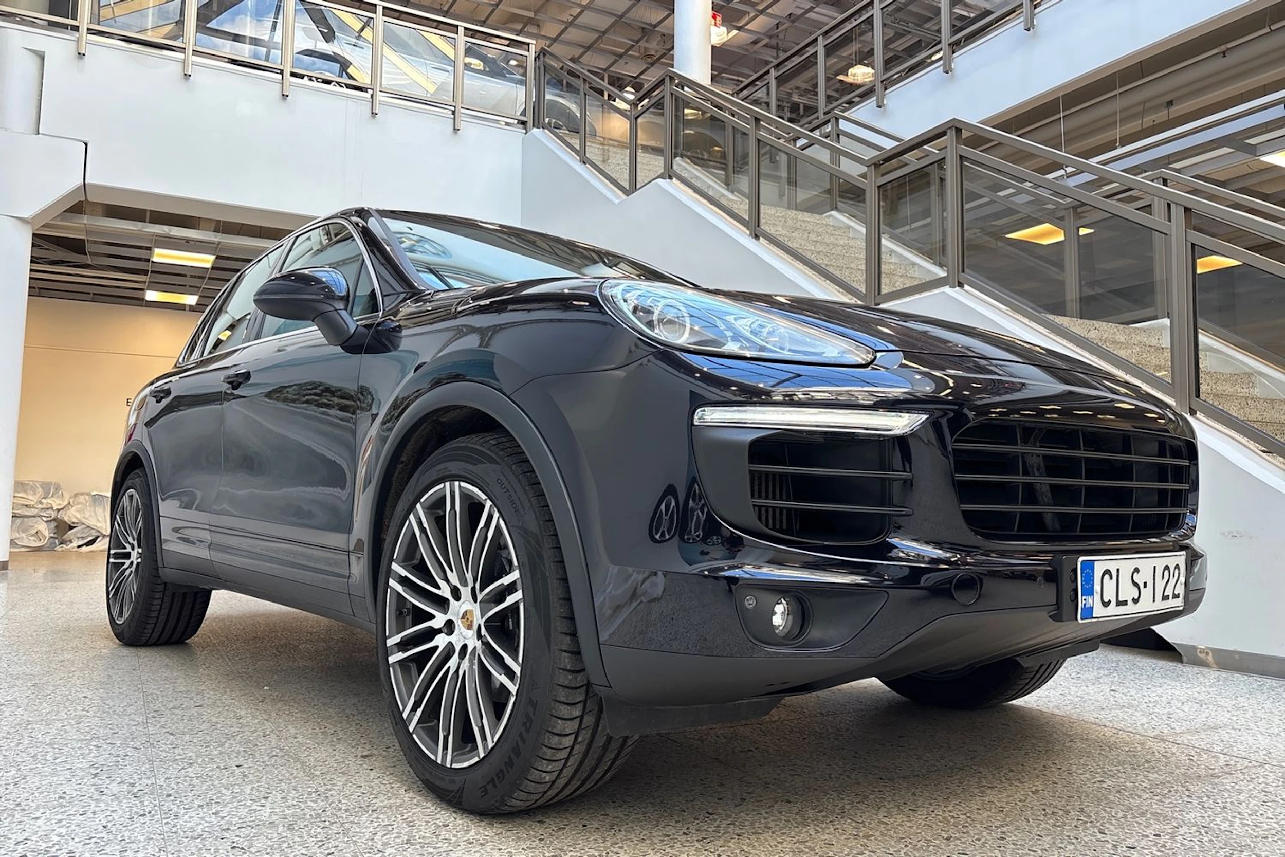 musta Porsche Cayenne 2015 kuva 18.