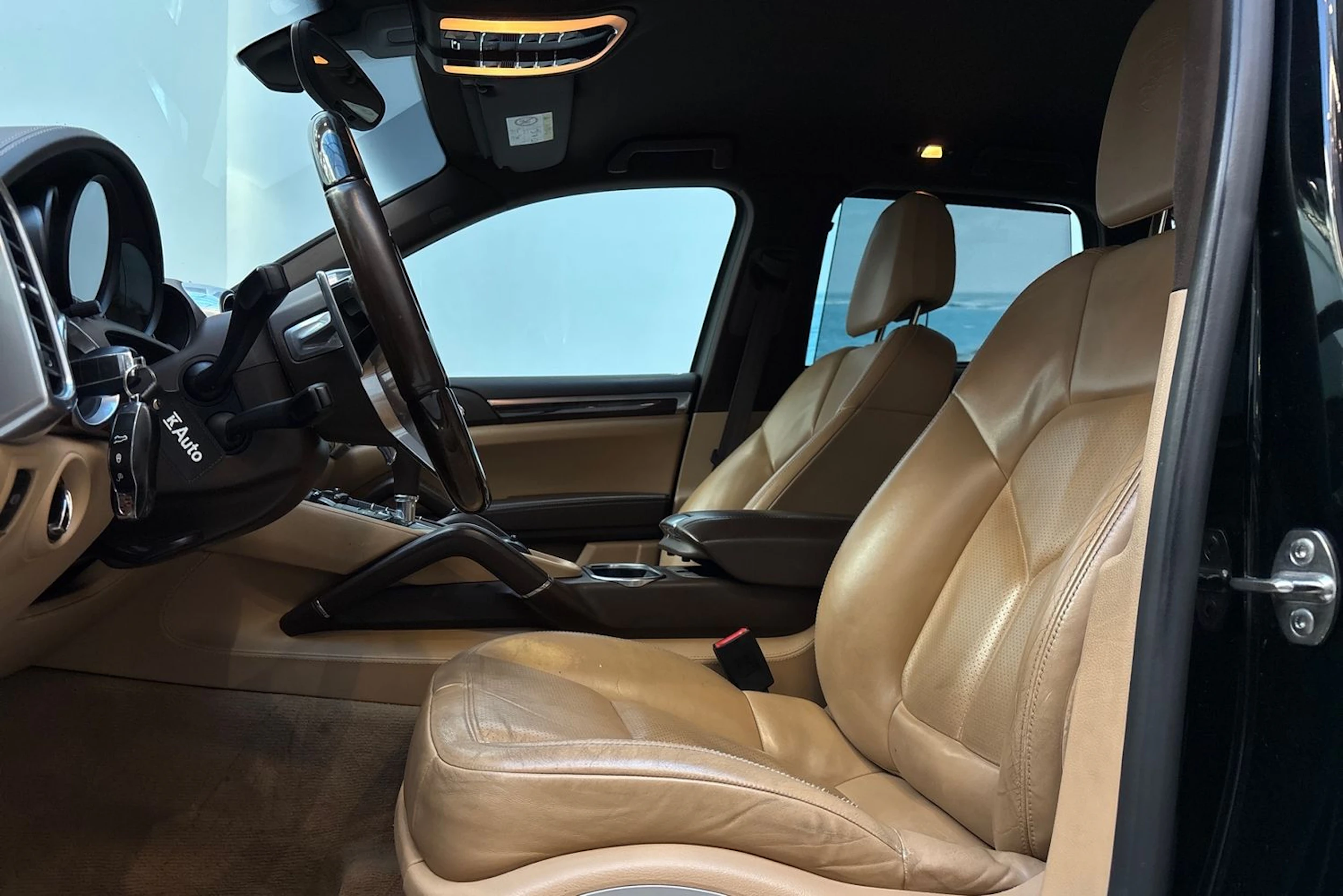 musta Porsche Cayenne 2015 kuva 22.