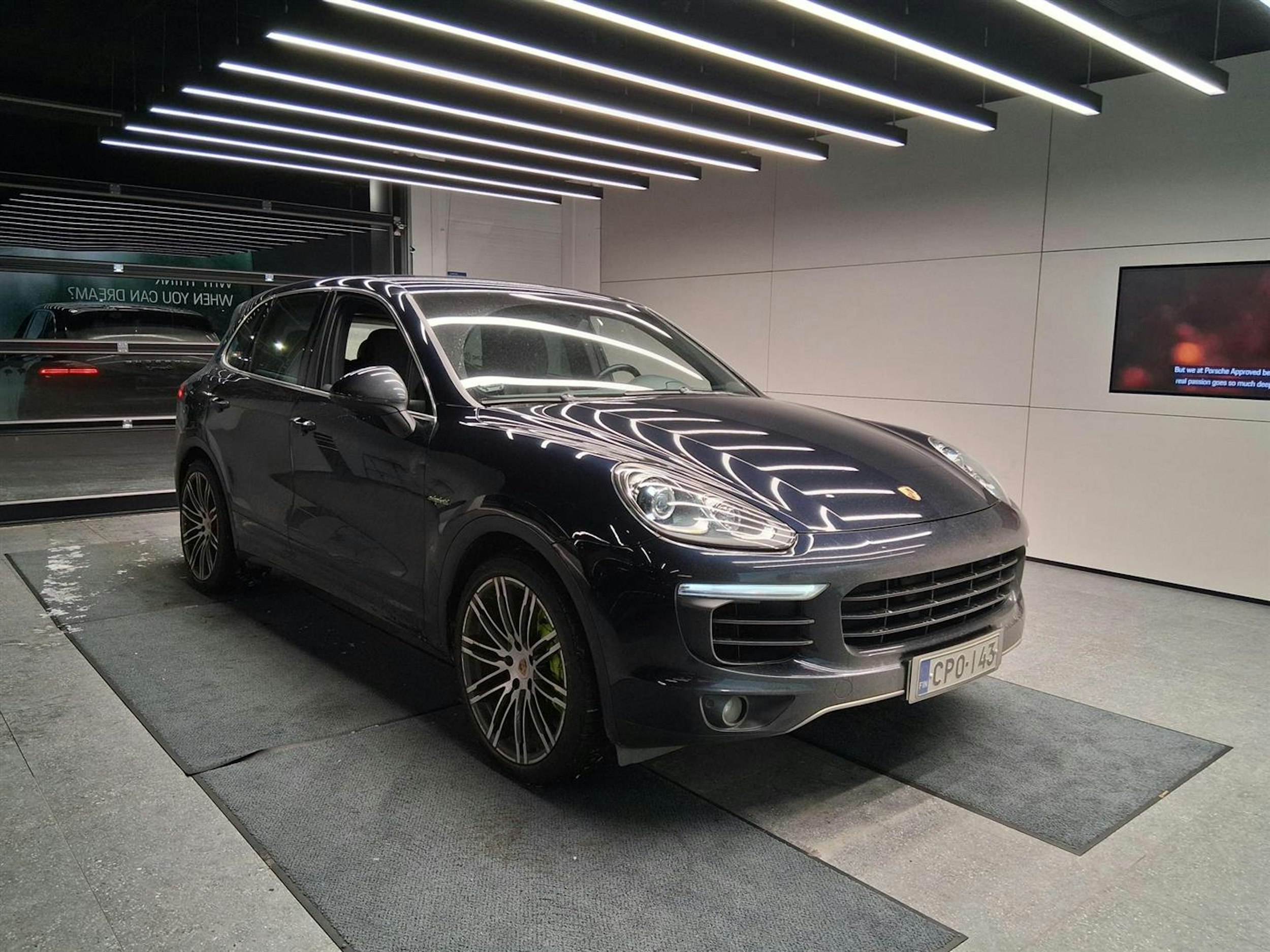 sininen Porsche Cayenne 2015 kuva 1.