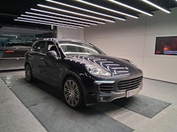 sininen Porsche Cayenne 2015 kuva 1.