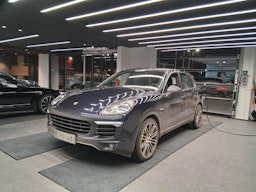 sininen Porsche Cayenne 2015 kuva 2.