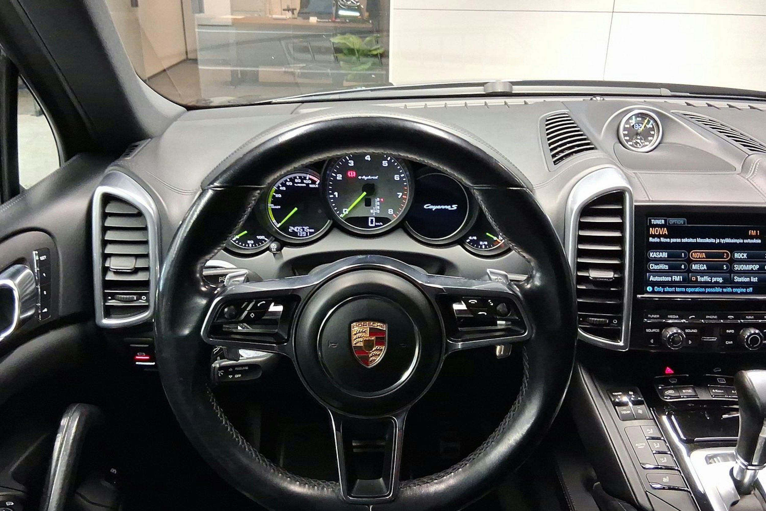sininen Porsche Cayenne 2015 kuva 13.