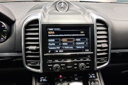 sininen Porsche Cayenne 2015 kuva 16.