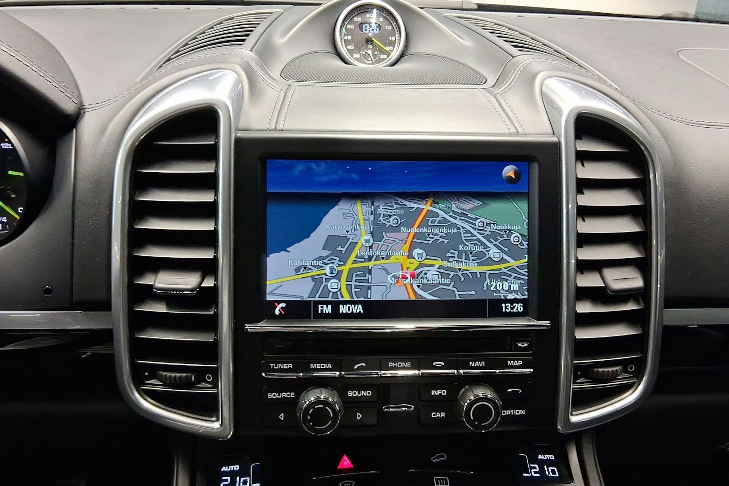 sininen Porsche Cayenne 2015 kuva 17.