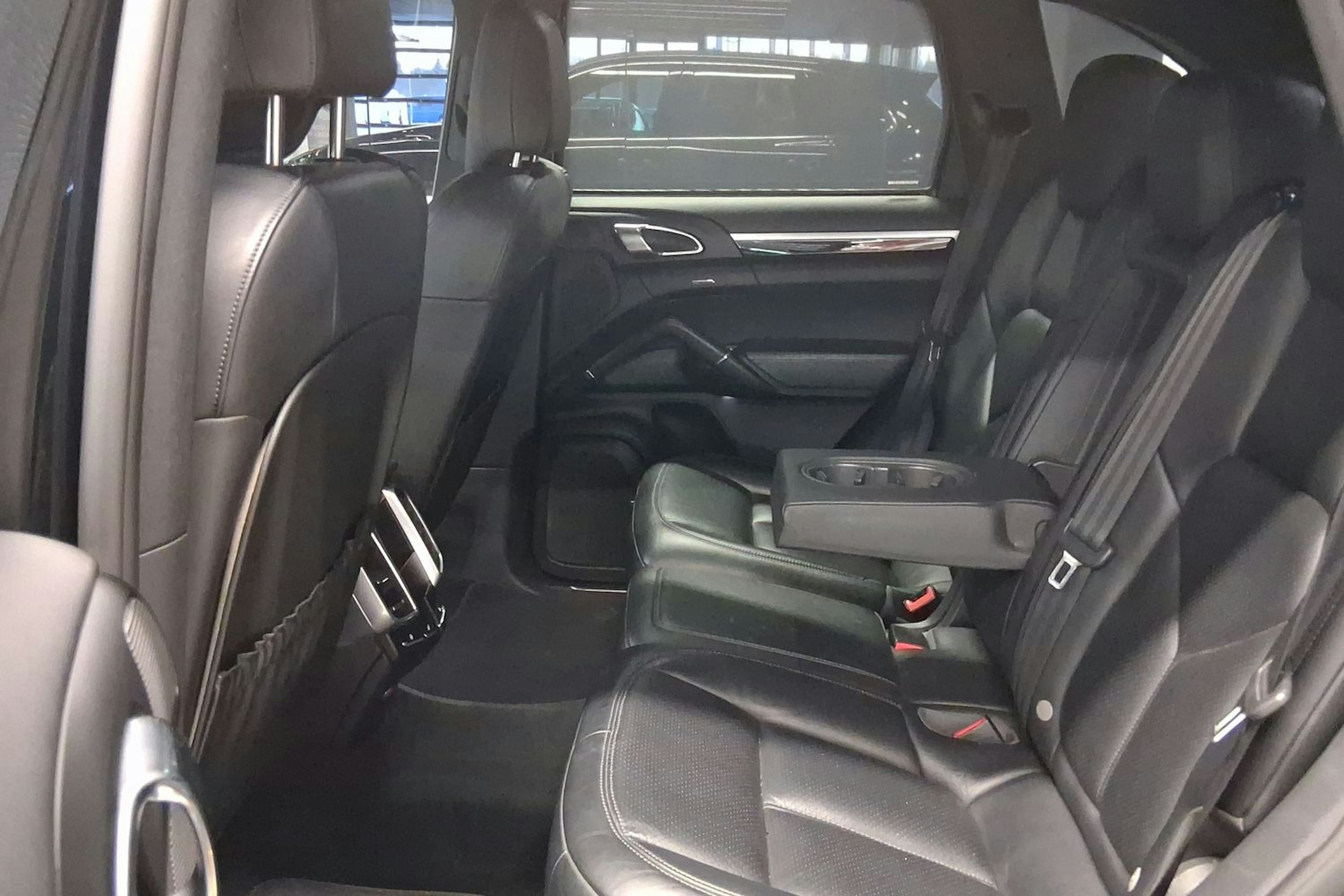 sininen Porsche Cayenne 2015 kuva 18.