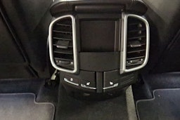 sininen Porsche Cayenne 2015 kuva 19.